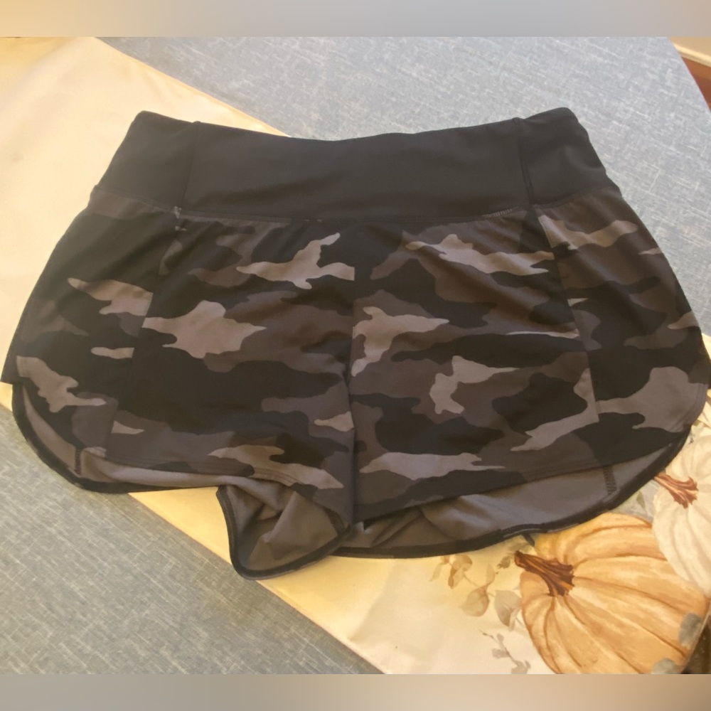 Athleta Running Free Camo Liner Shorts - Picture 3 of 5